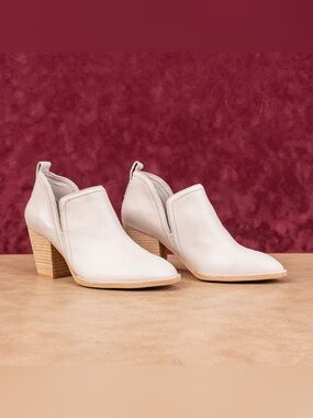 Jeffrey Campbell Cream Rosalie Leather Block Heel Booties Size 7.5. New